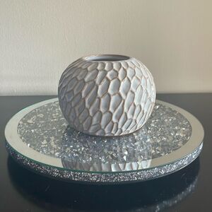 Heavy duty ceramic gloss finish bee hive house round vase decor